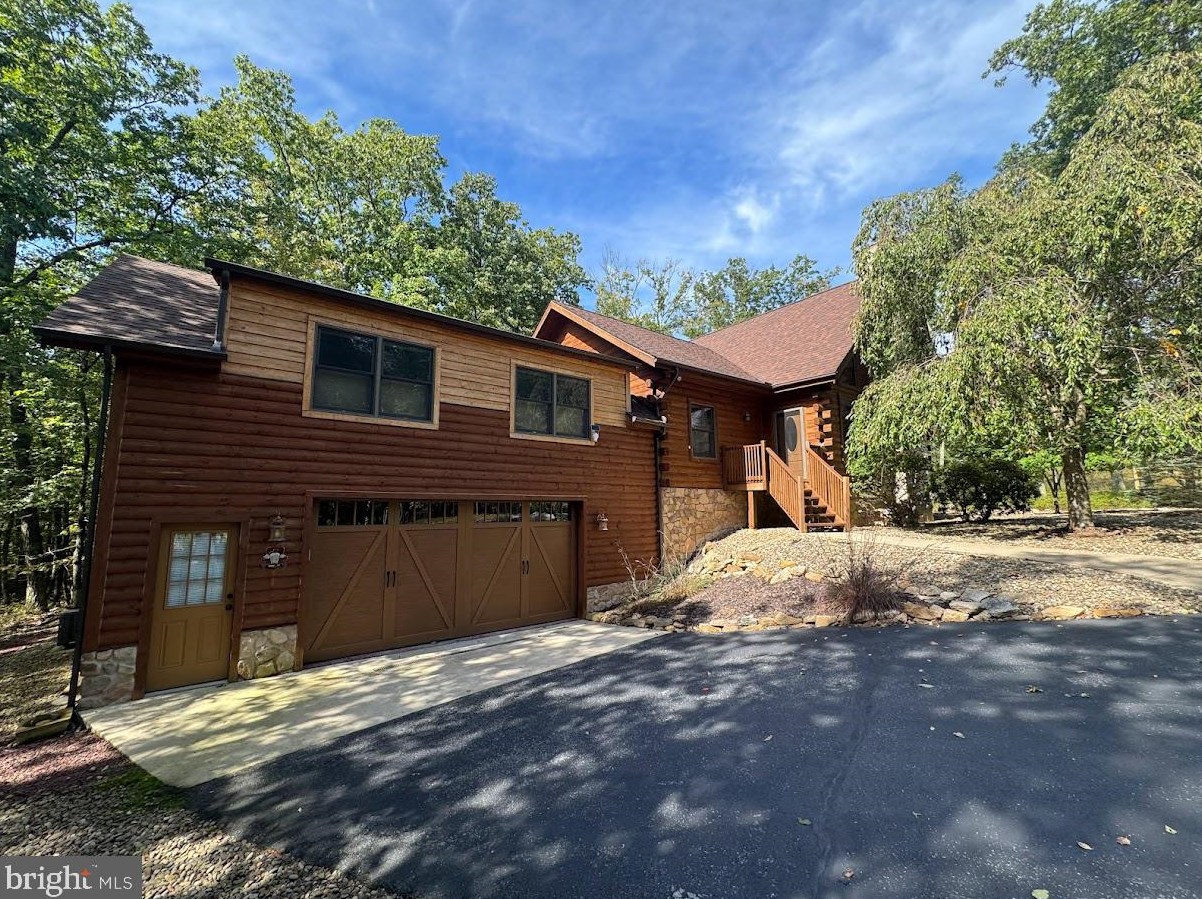 2034 Wichita Ln, Hazle Township, PA 18202