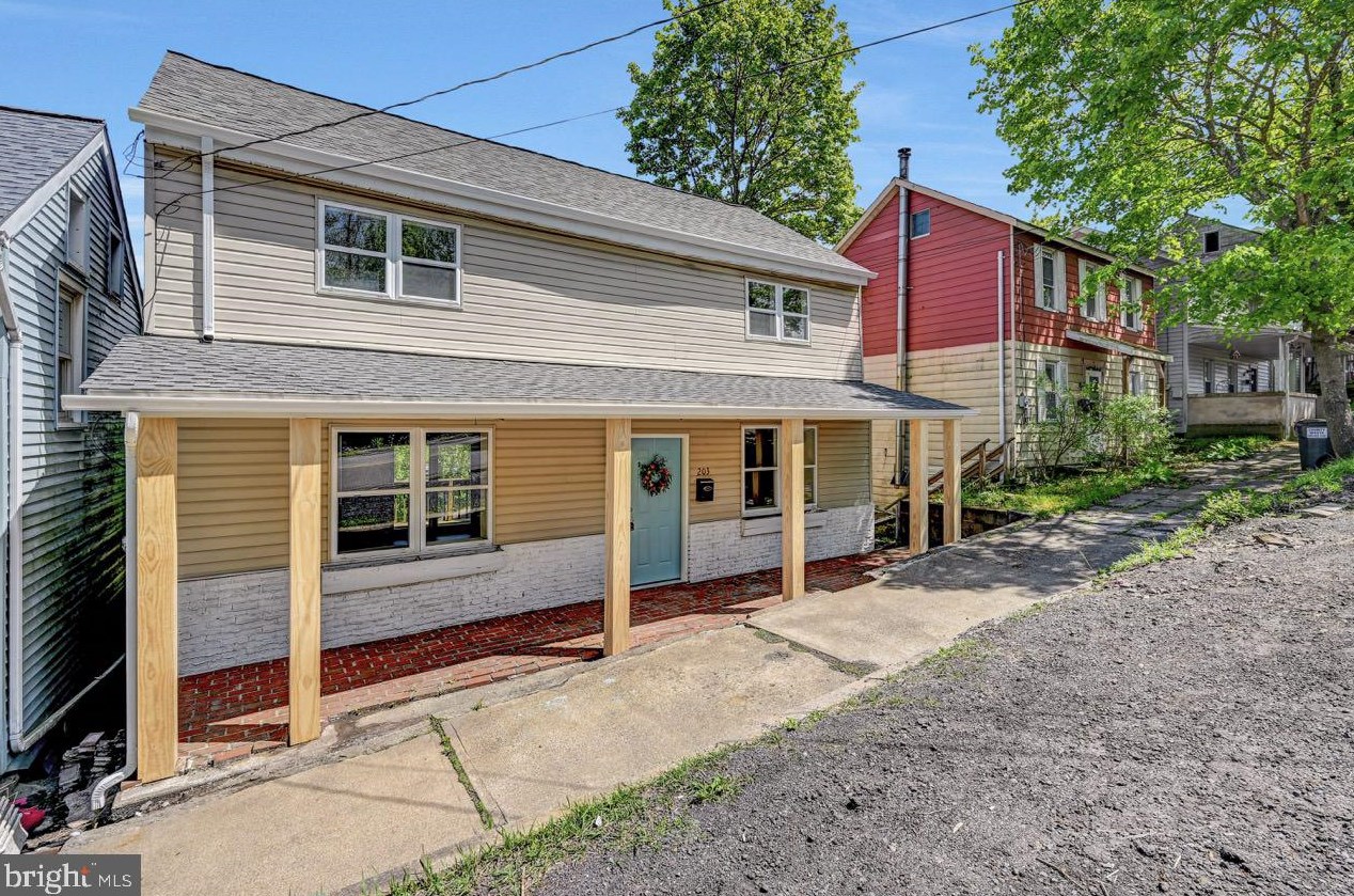 203 Towanda St, White Haven, PA 18661-1415