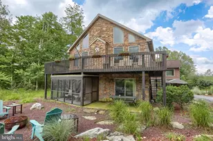 125 Pebble Beach Dr, Hazleton, PA 18202 - Photo 2