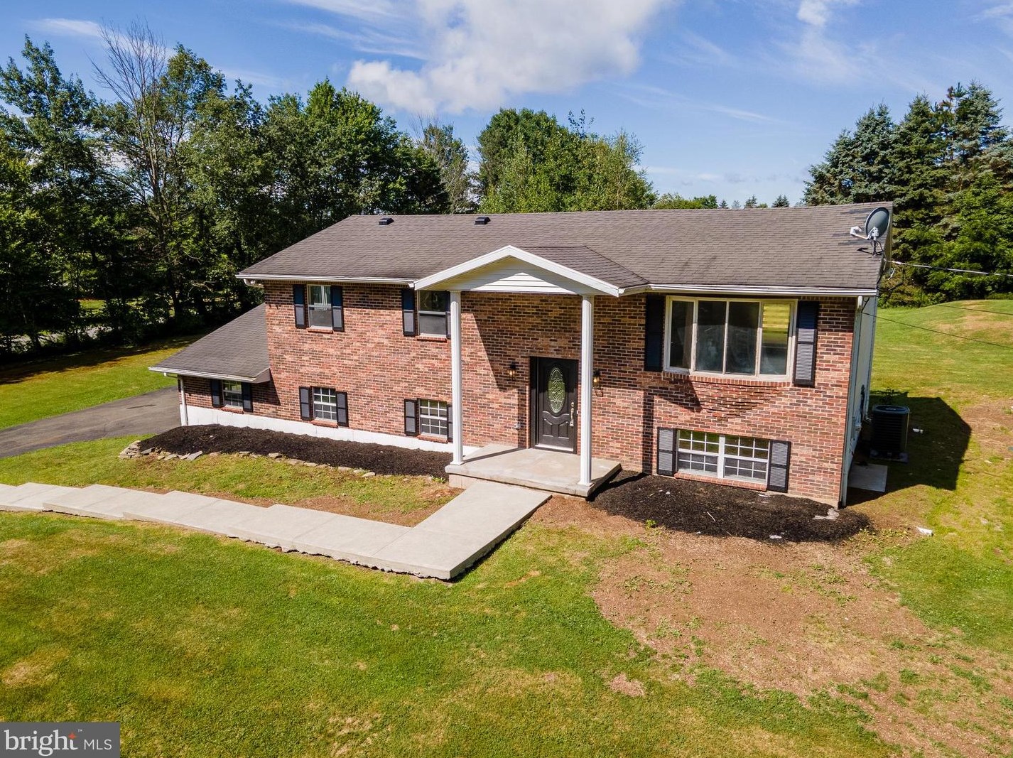 412 Van Brunt St, Spring Brook Township, PA 18444