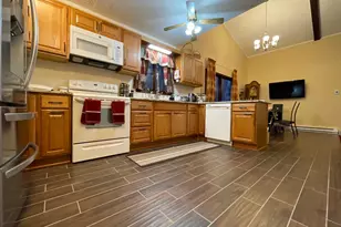 149 Livingston Ln, Gouldsboro, PA 18424 - Photo 8