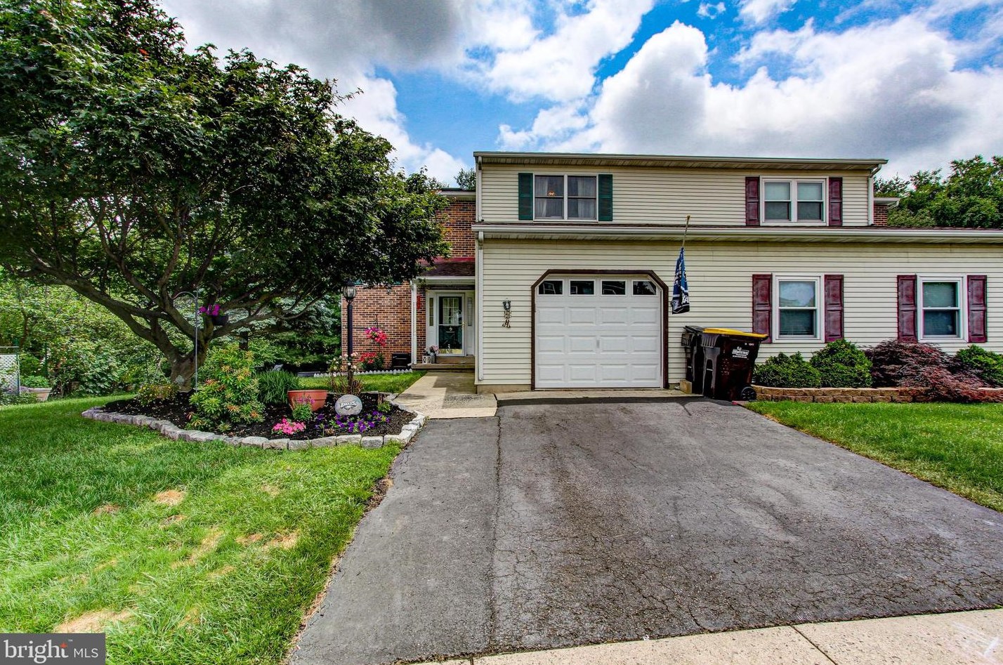 147 Stayman Dr, North Wales, PA 19454-1433