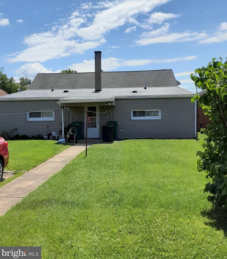 207 Lemon St, Pottstown PA  19464-6716 exterior