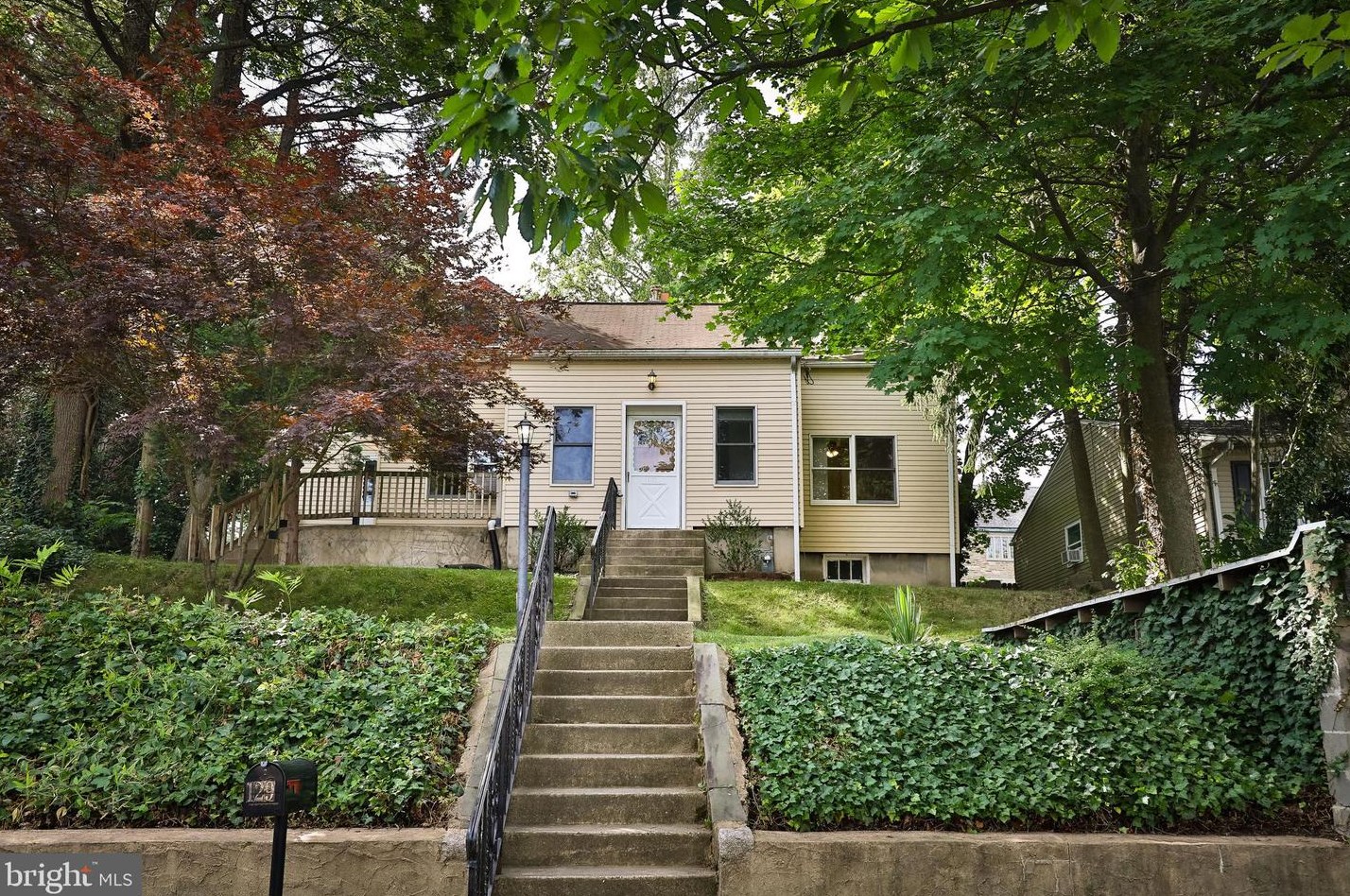 129 Elm Ave, Ardsley, PA 19038-3001