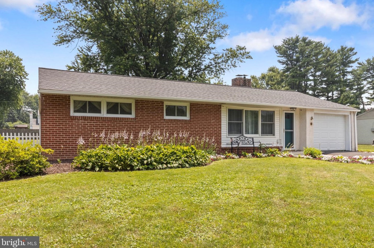 1432 Marlyns Ln, North Wales, PA 19454-2220