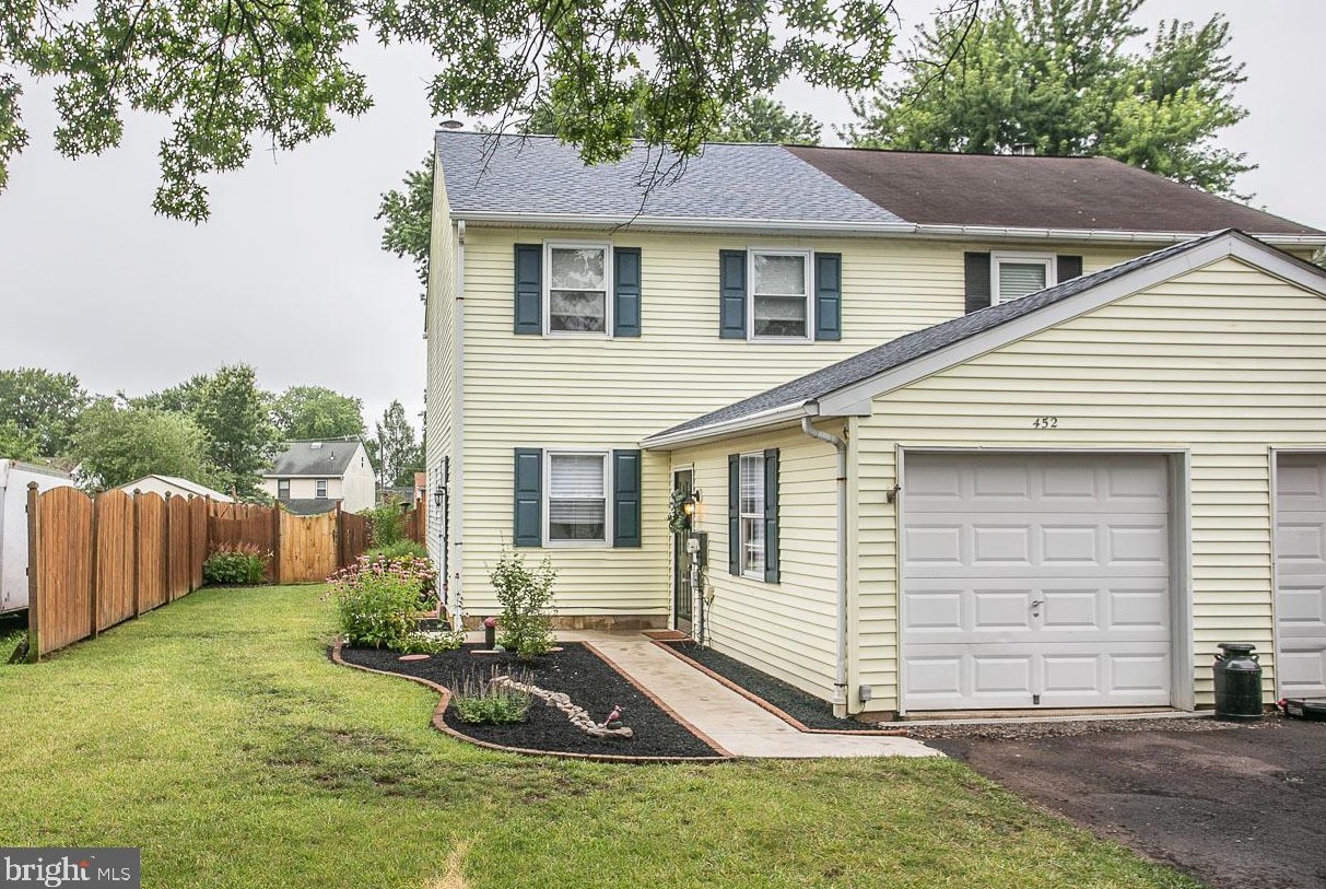452 Indian Crest Dr, Harleysville, PA 19438