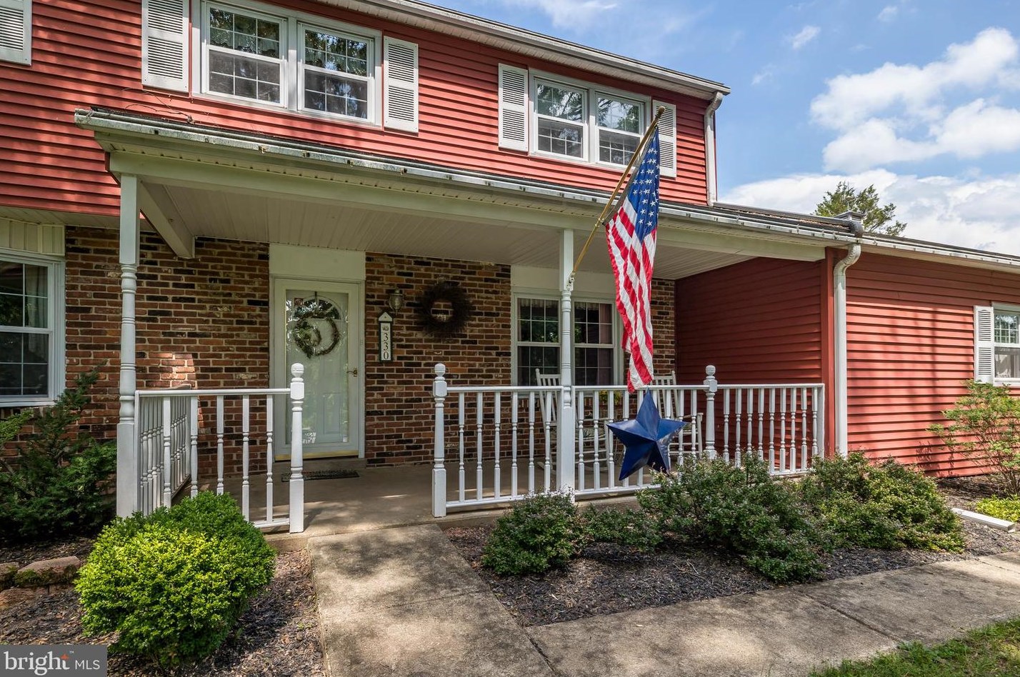 330 Woodlyn Dr, Collegeville, PA 19426