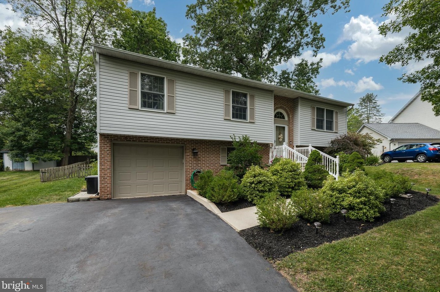 155 Larkin Ln, Collegeville, PA 19426