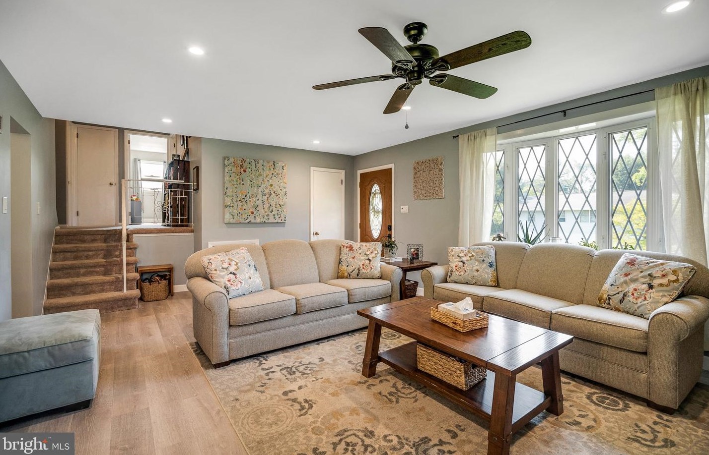 13 Eastview Dr, Ardsley, PA 19038