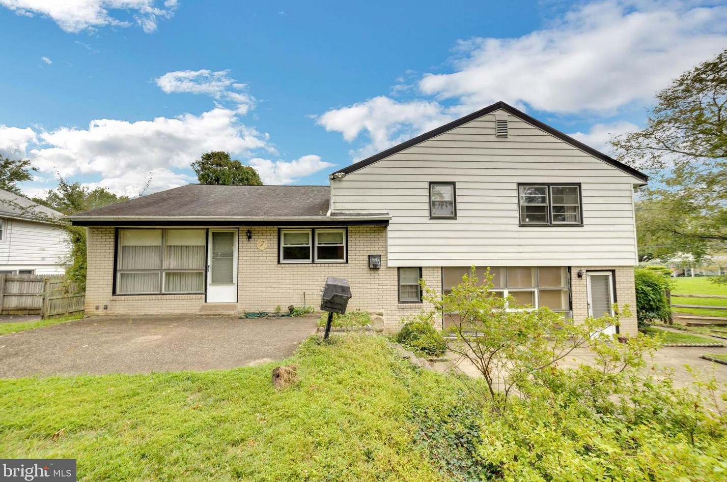 1102 Gypsy Ln, Oreland, PA 19075-2508
