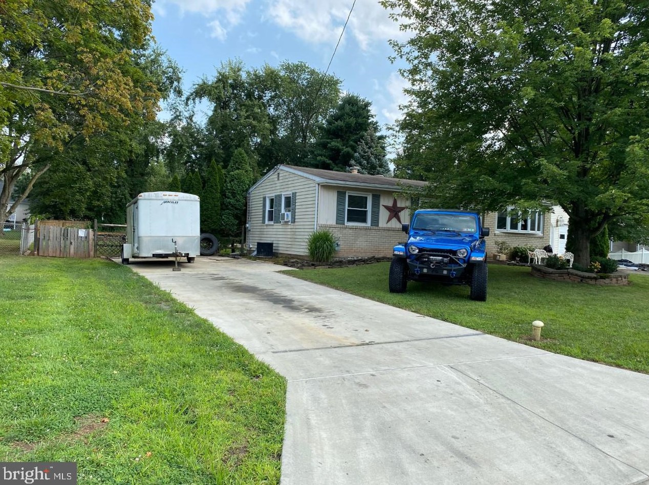 98 Holly Dr, Collegeville, PA 19426