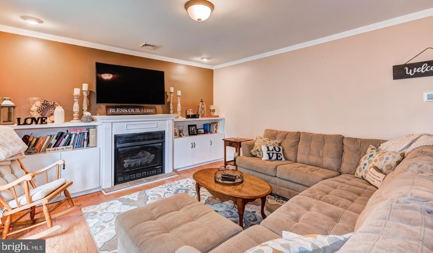 523 Pioneer Cir, Harleysville, PA 19438