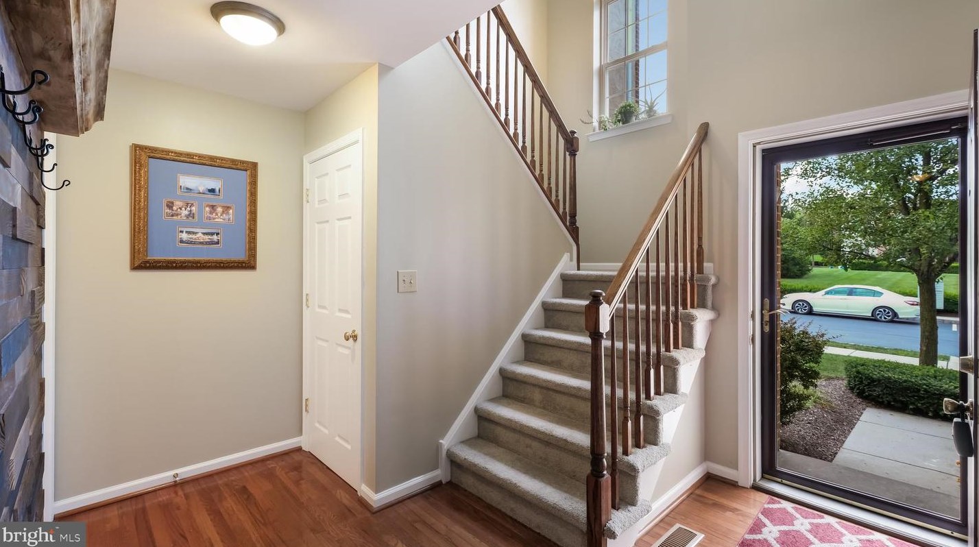 902 Vanguard Dr, Red Hill, PA 18076-1491