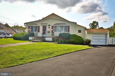 1074 Maple Avenue - Photo 1