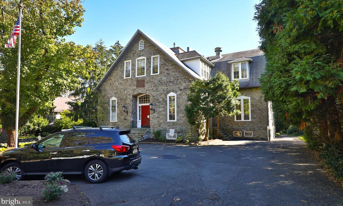 400 Greenwood Ave, Wyncote, PA 19095