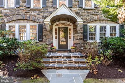 194 Fishers Road - Photo 1