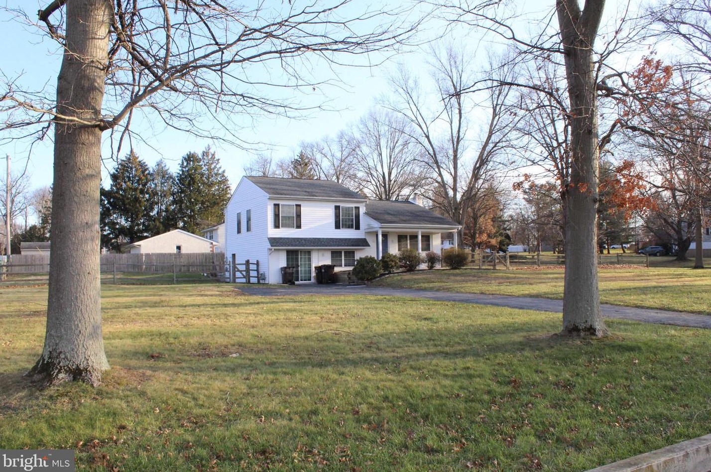 1746 Larchwood Dr, Blue Bell, PA 19422