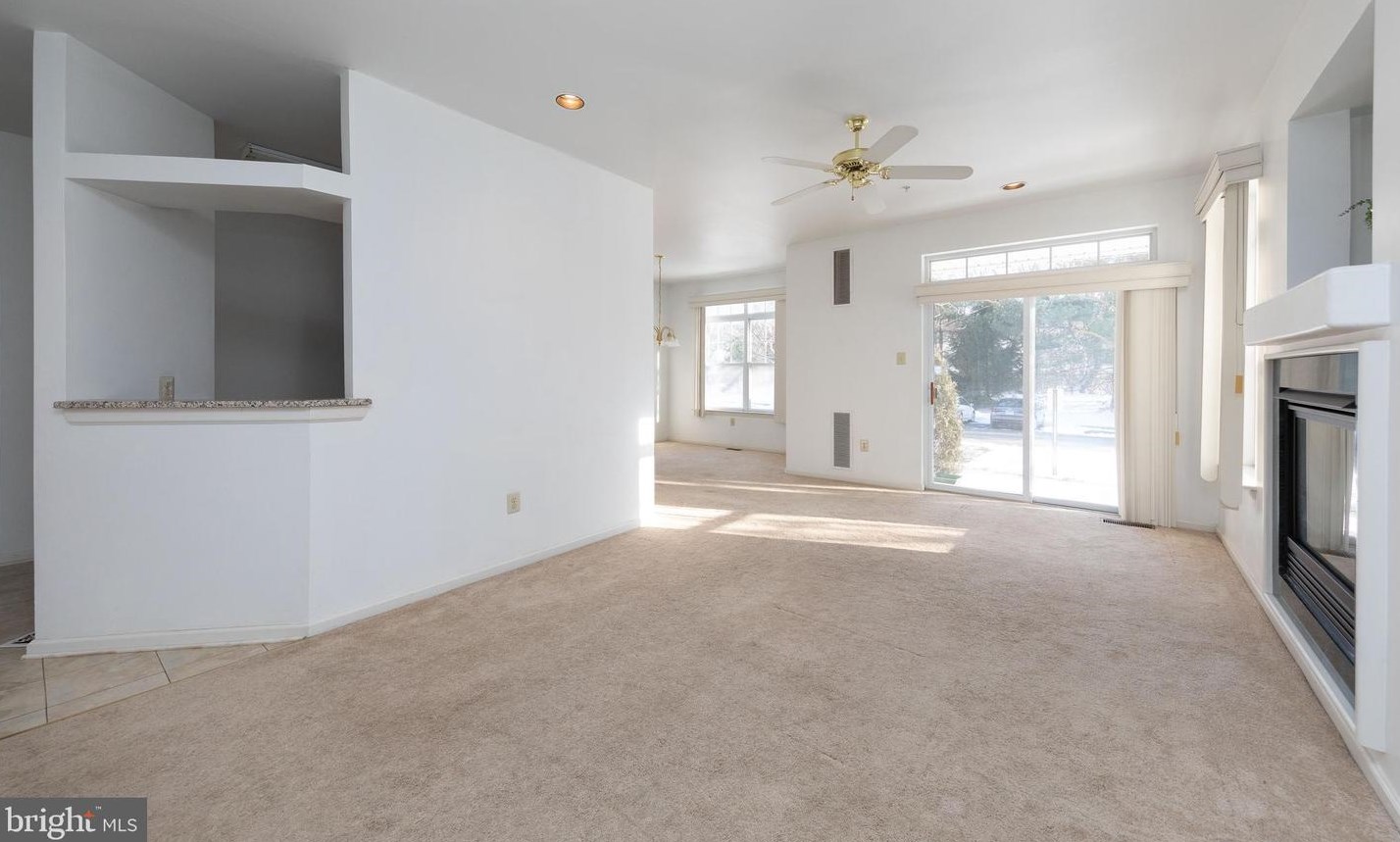 807 Dresher Woods Dr, Dresher, PA 19025