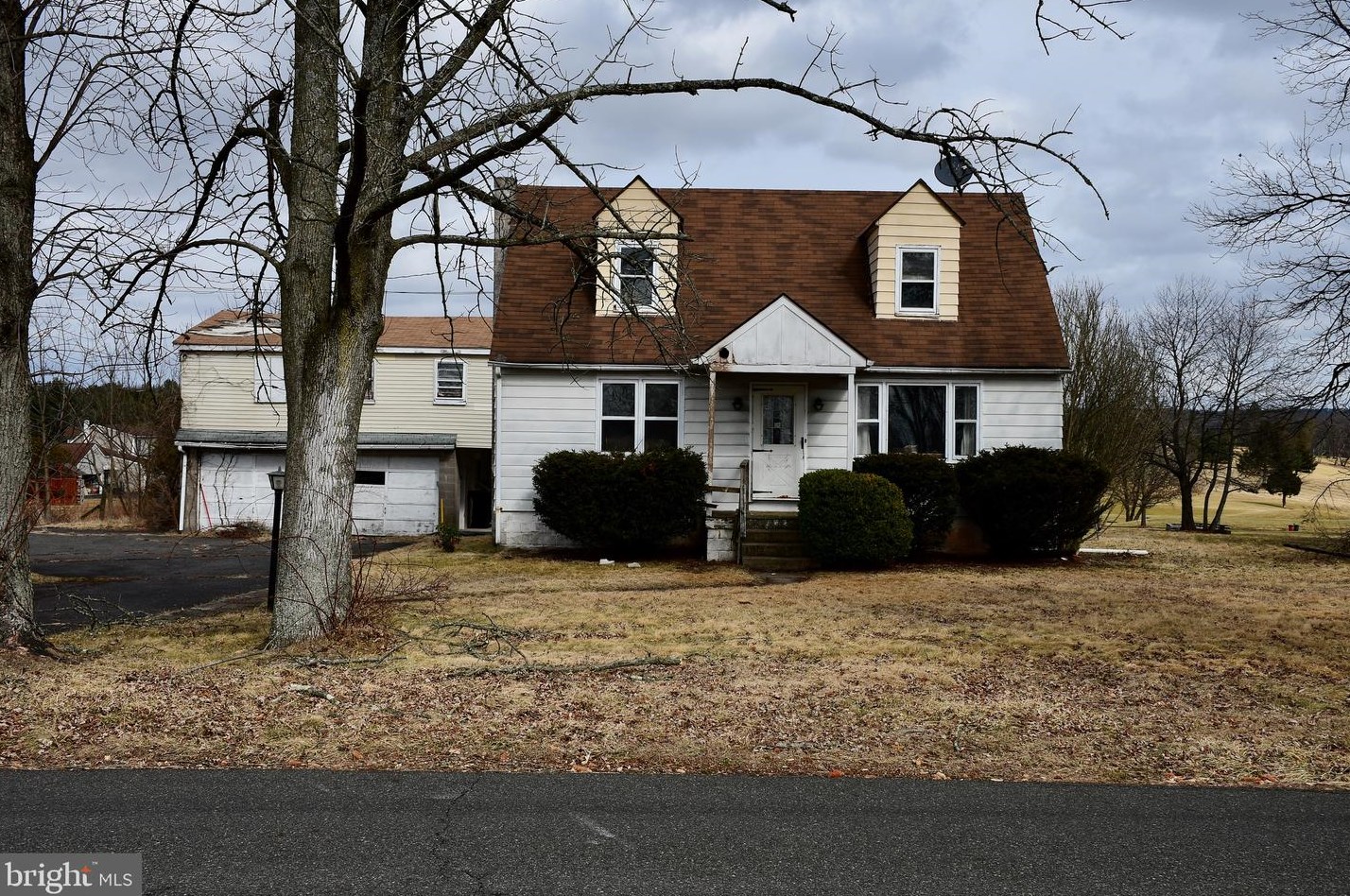 2204 Buck Rd, Green Lane, PA 18054-2103