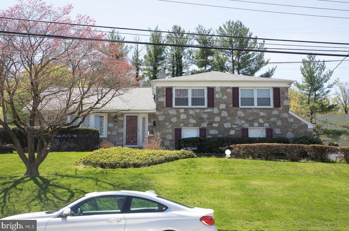 1000 Summit Ln, Oreland, PA 19075