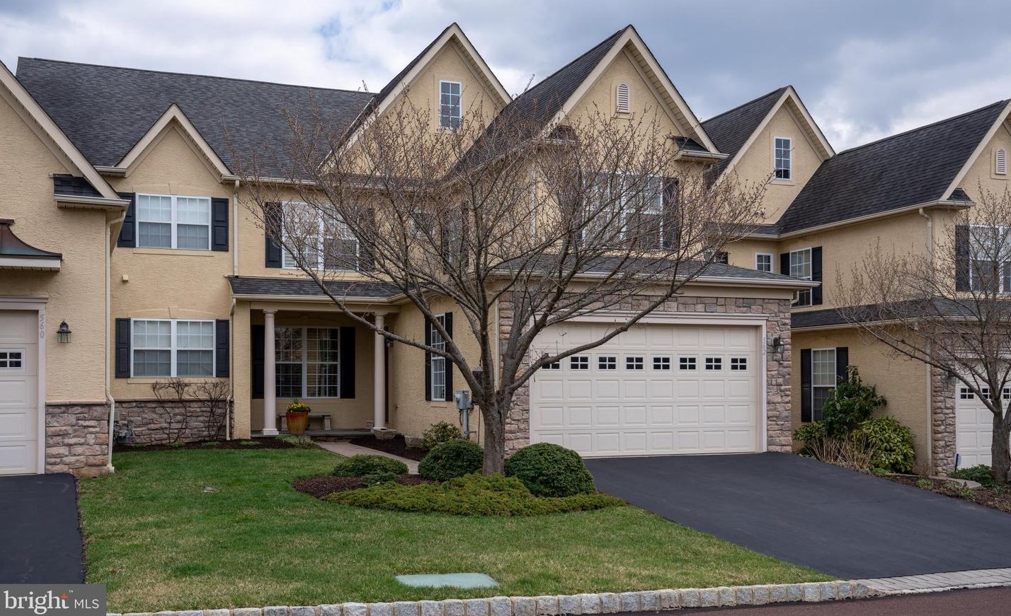 562 Farmdale Cir, Blue Bell, PA 19422