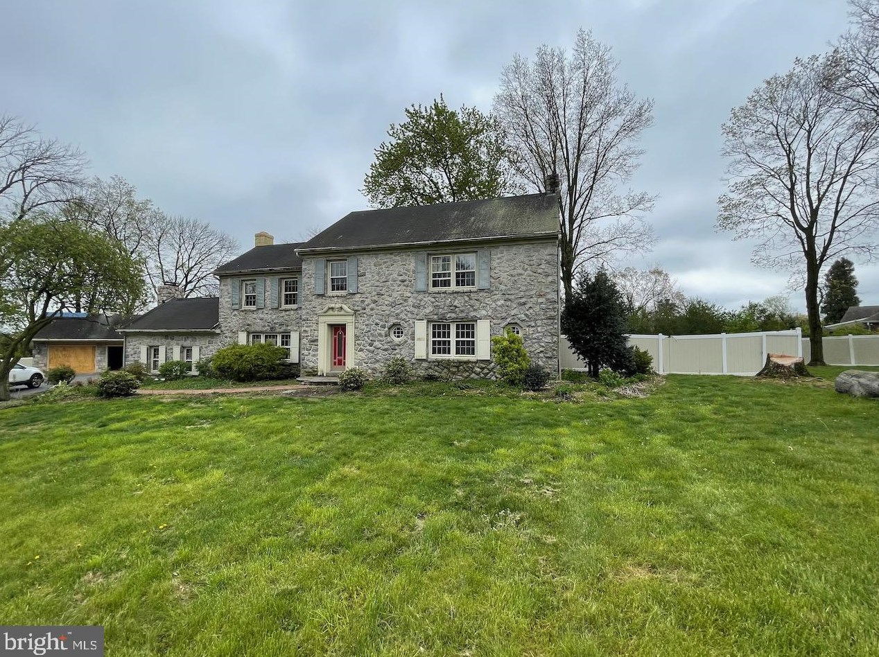 1050 Timber Ln, Pottstown, PA 19464