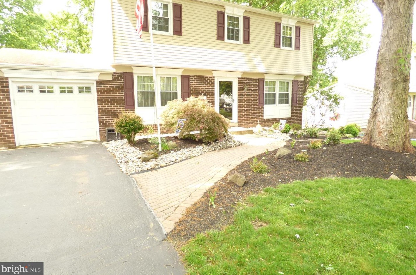 1021 Lake Ln, Red Hill, PA 18073-1609