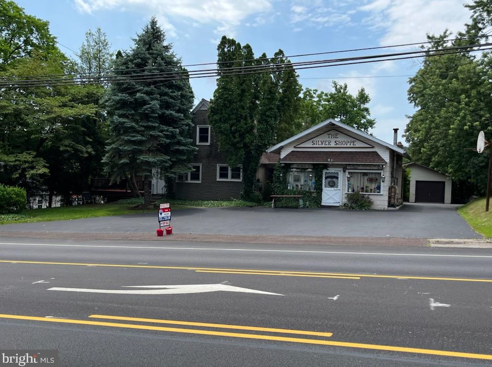 2458 E High St, Pottstown, PA 19464