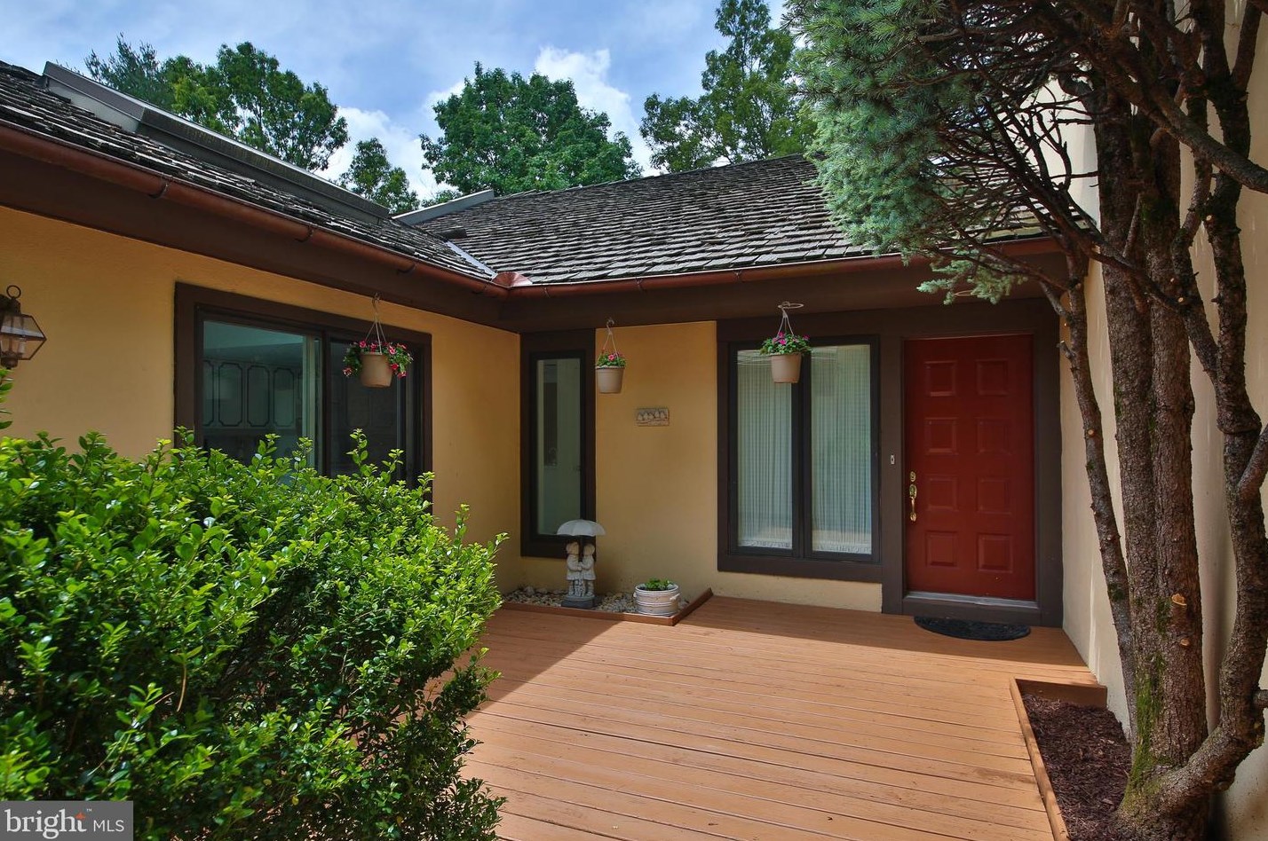 11 Farrier Ln, Blue Bell, PA 19422