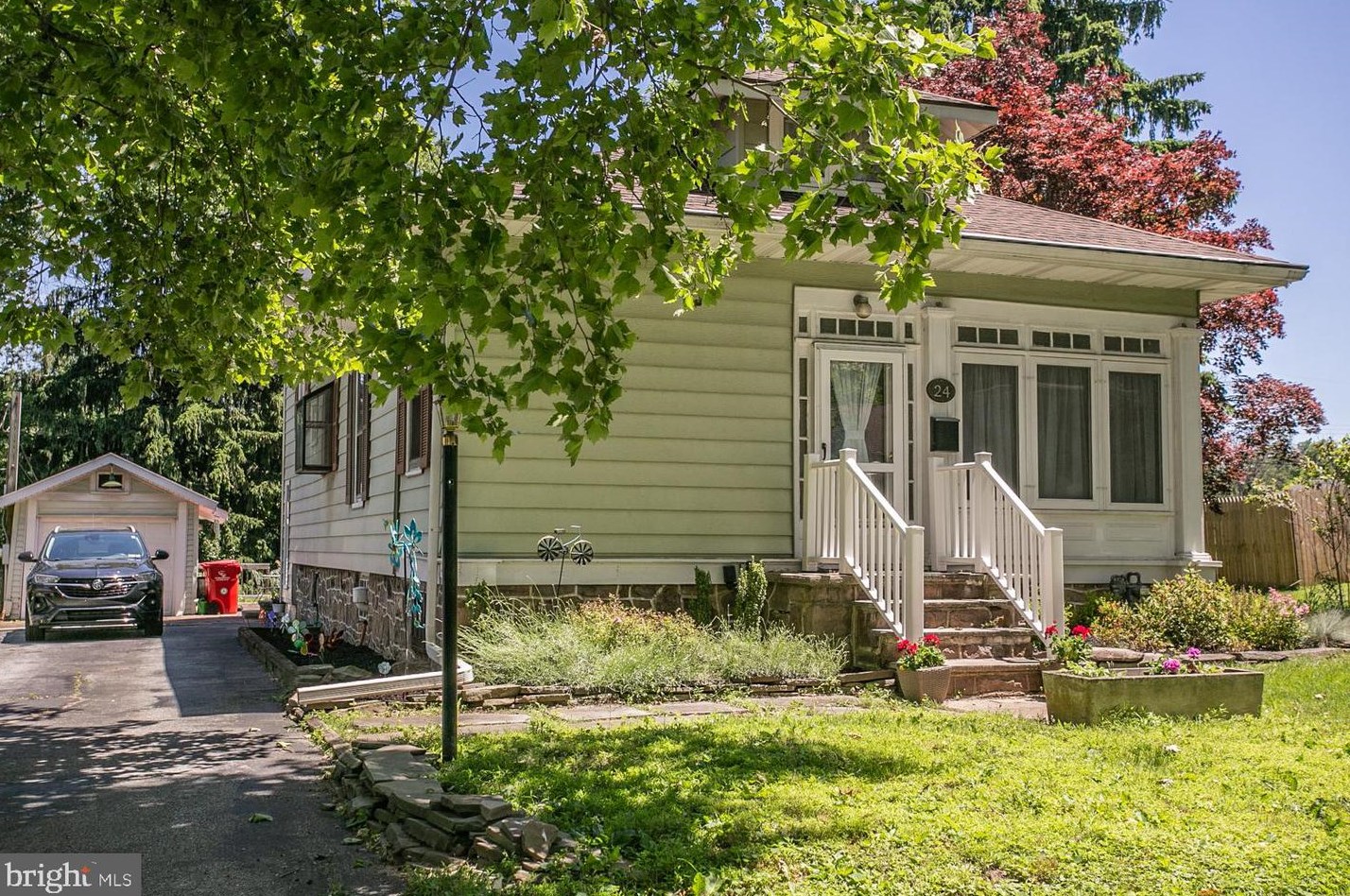 24 W Orchard Ln, Norristown, PA 19403