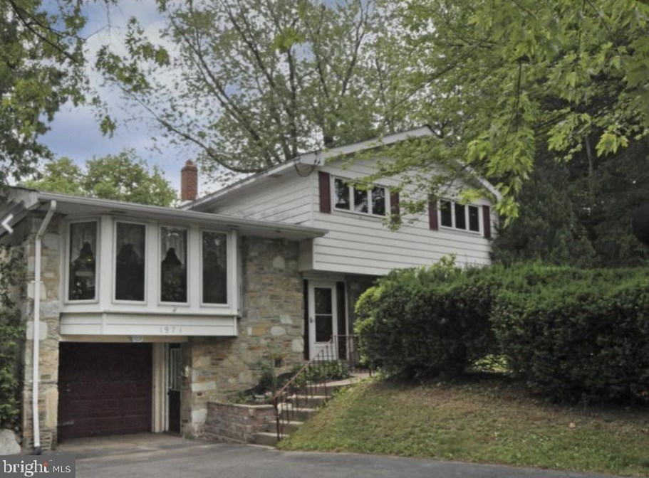 1971 Audubon Dr, Dresher, PA 19025