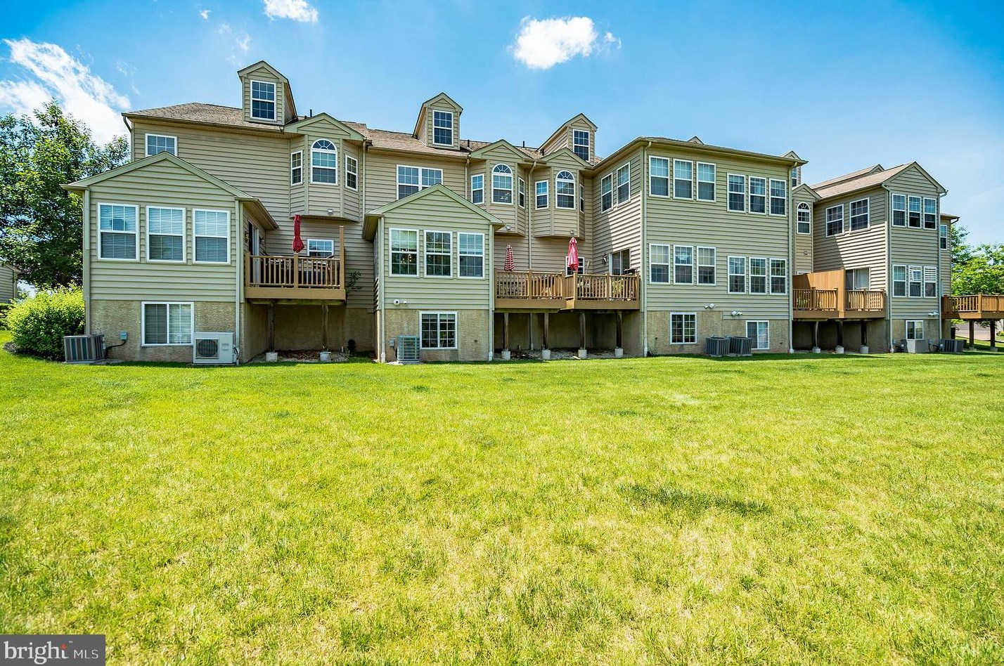 70 Arbor Cir, Colmar PA  18915-9613 exterior