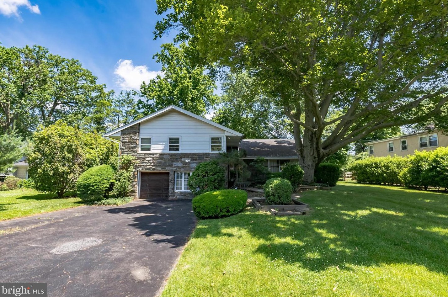 1427 Autumn Rd, Meadowbrook, PA 19046