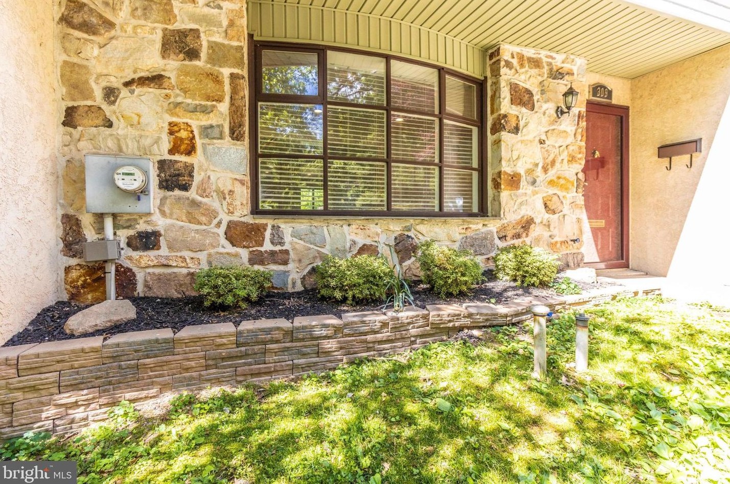 309 Woodside Cir, Dresher, PA 19025