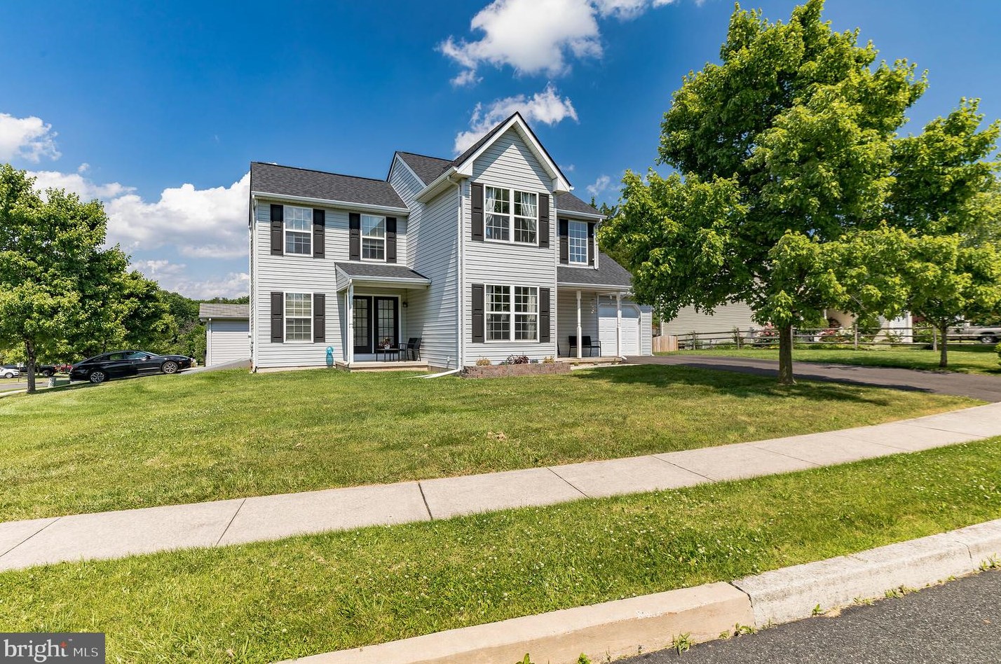 201 Juniper Ct, Zieglerville, PA 19492