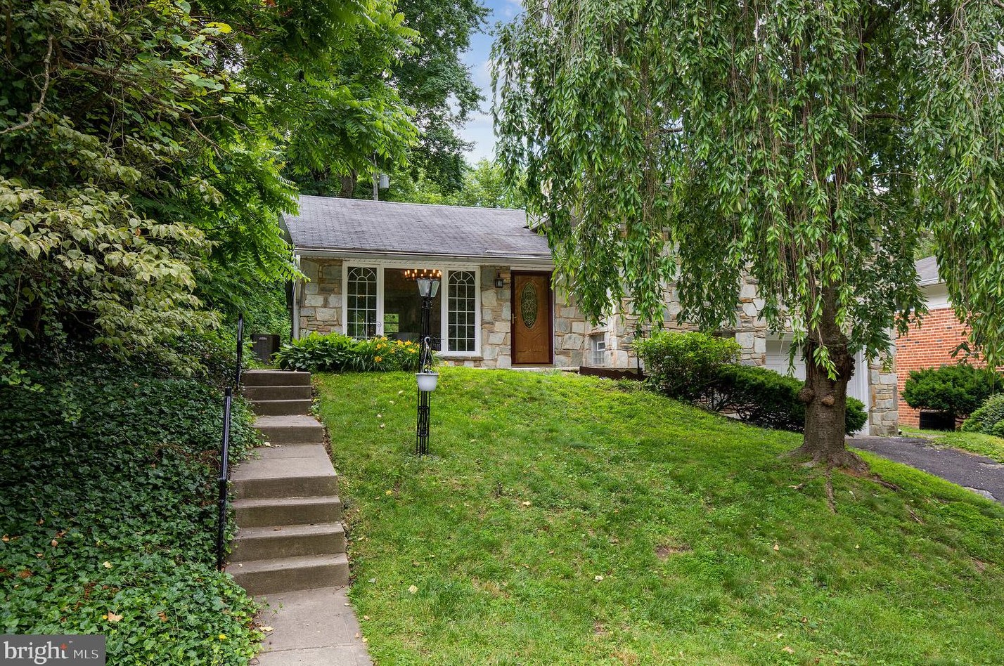 7903 Rodgers Rd, Melrose Park, PA 19027