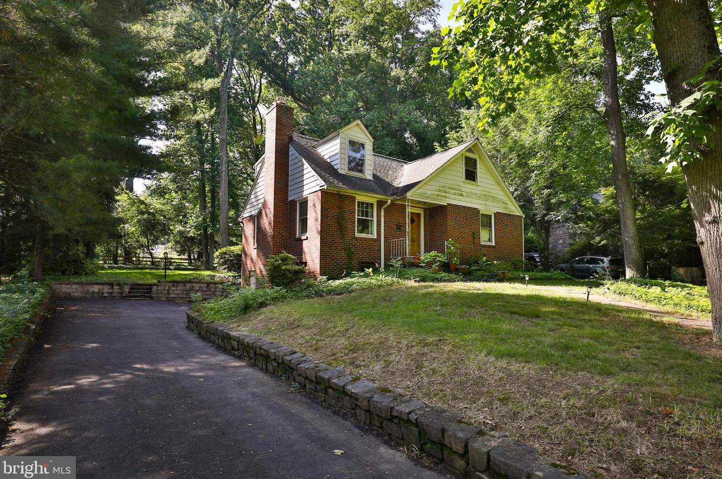 216 Woods Rd, Ardsley, PA 19038-1431