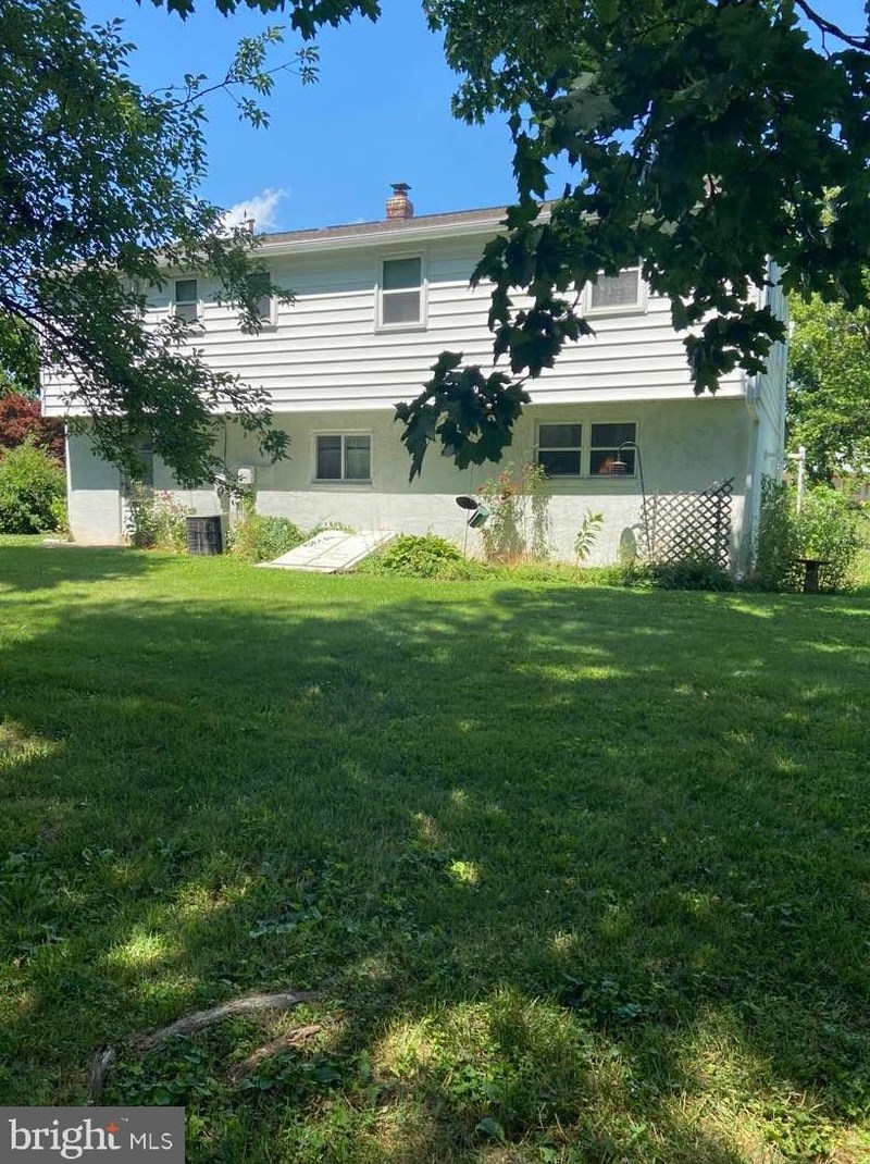 1518 Chalk Ave, Blue Bell PA  19422-3505 exterior