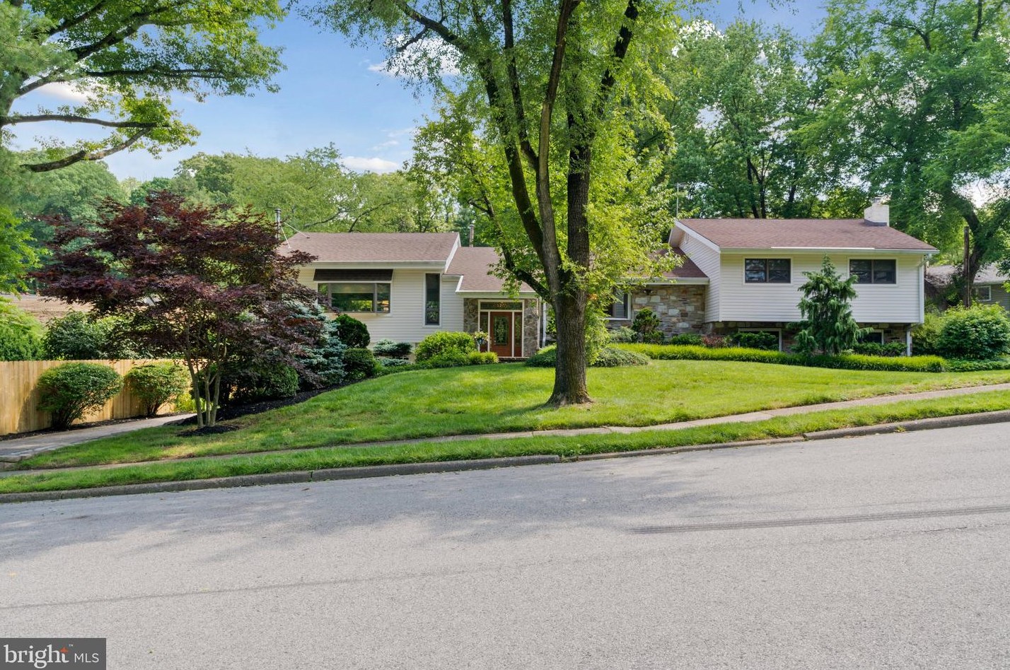 1125 Lindsay Ln, Meadowbrook, PA 19046