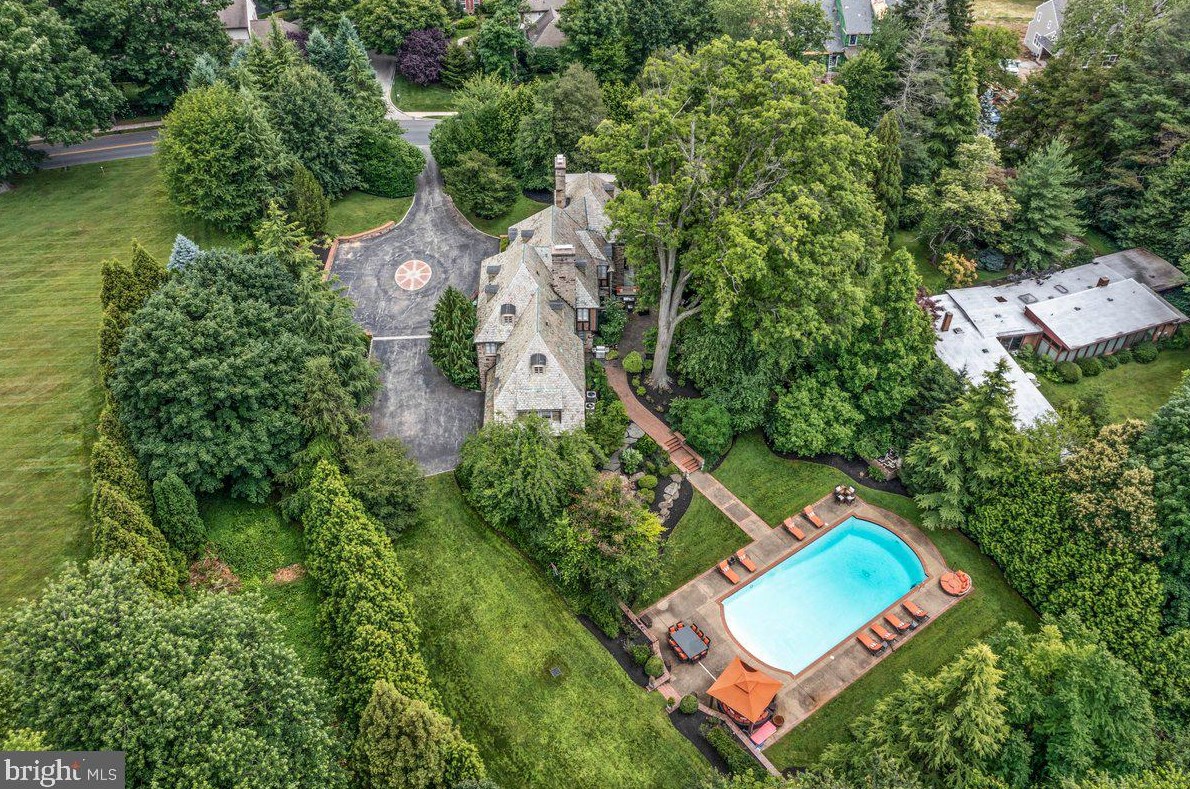 616 Clothier Rd, Penn Wynne, PA 19096-2200
