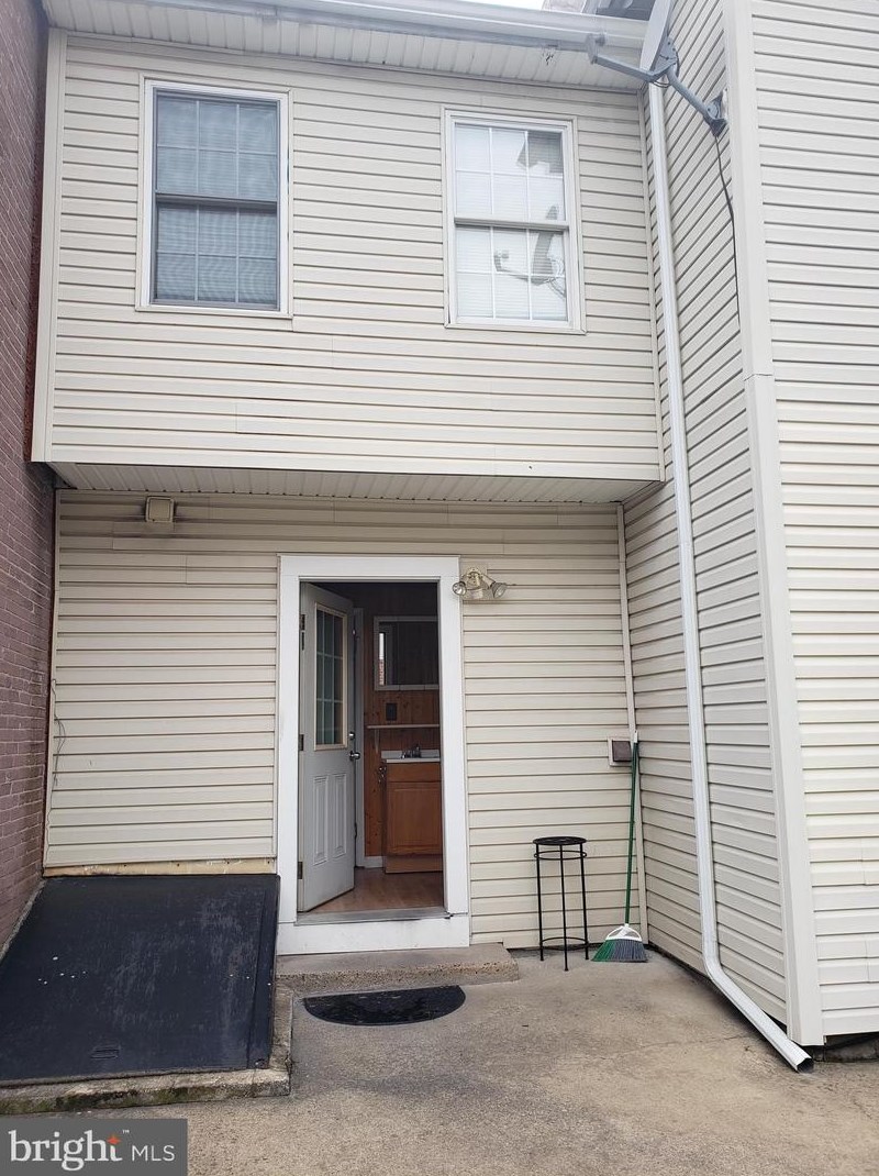 248 Oak St, Pottstown PA  19464-5355 exterior