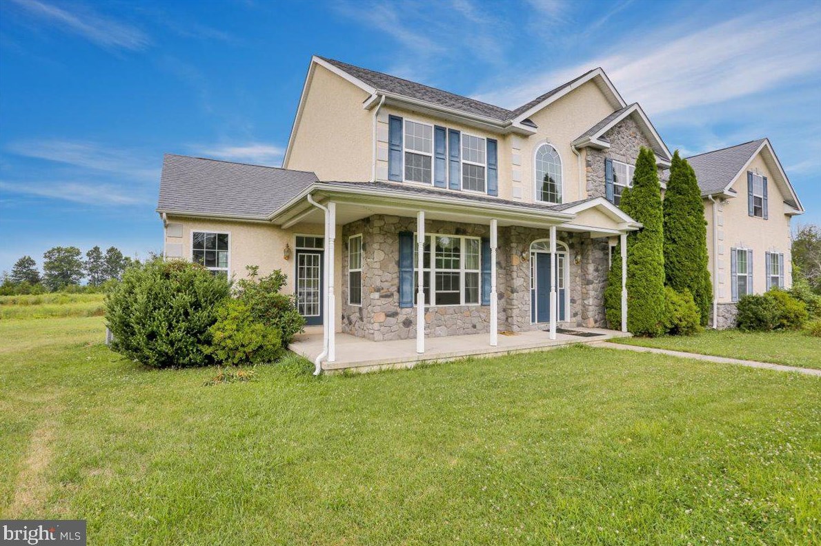 2032 Hoffmansville Rd, Frederick, PA 19435