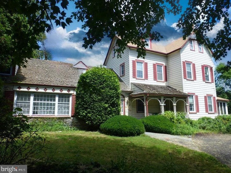 8 County Line Rd, Huntingdon Valley, PA 19006