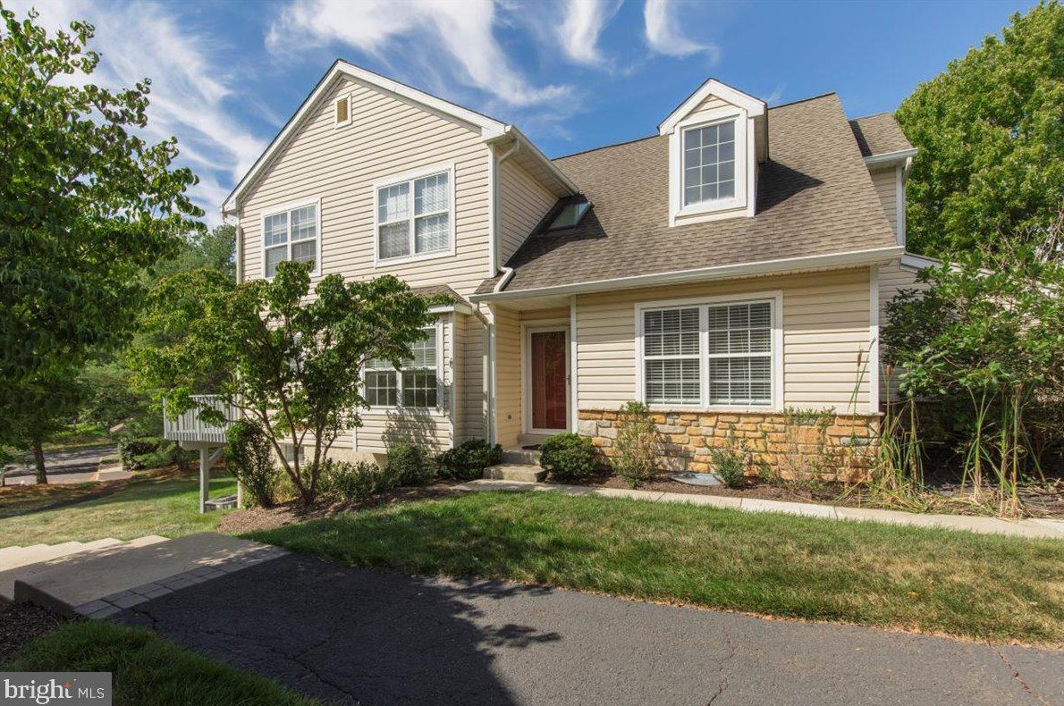 146 Canterbury Ln, Blue Bell, PA 19422