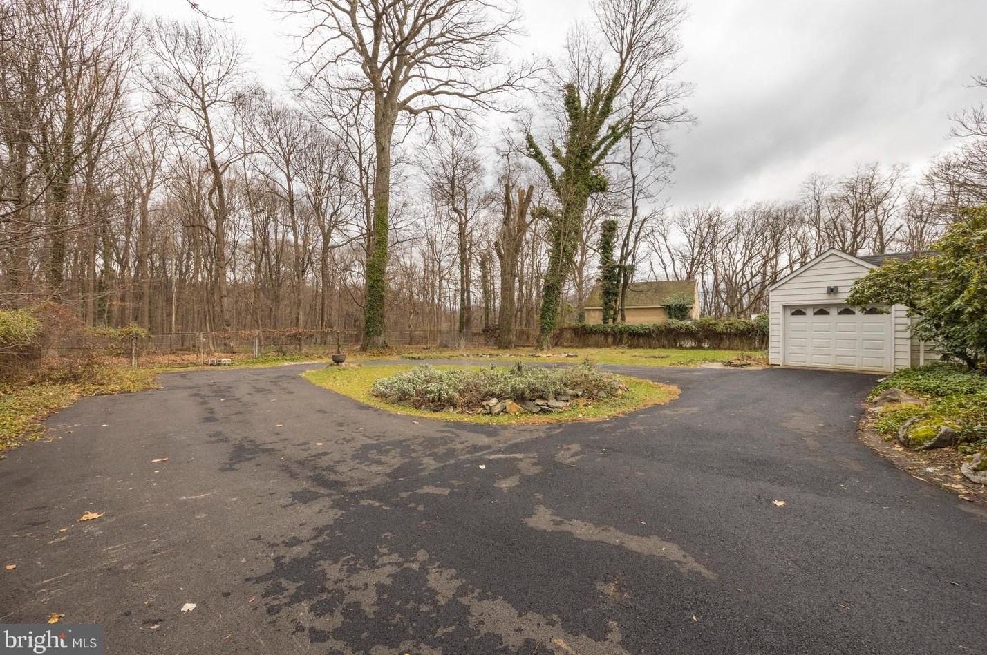 1063 Jenkintown Rd, Meadowbrook, PA 19046
