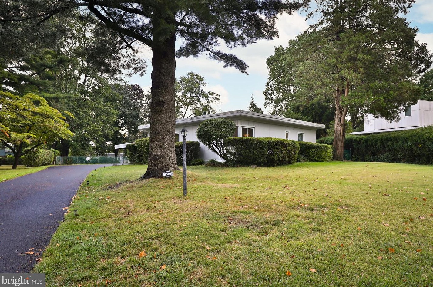 8209 Macarthur Rd, Ardsley, PA 19038-7521