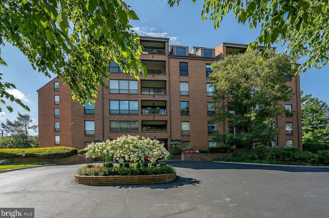 100 Grays Ln #408, Haverford, PA 19041