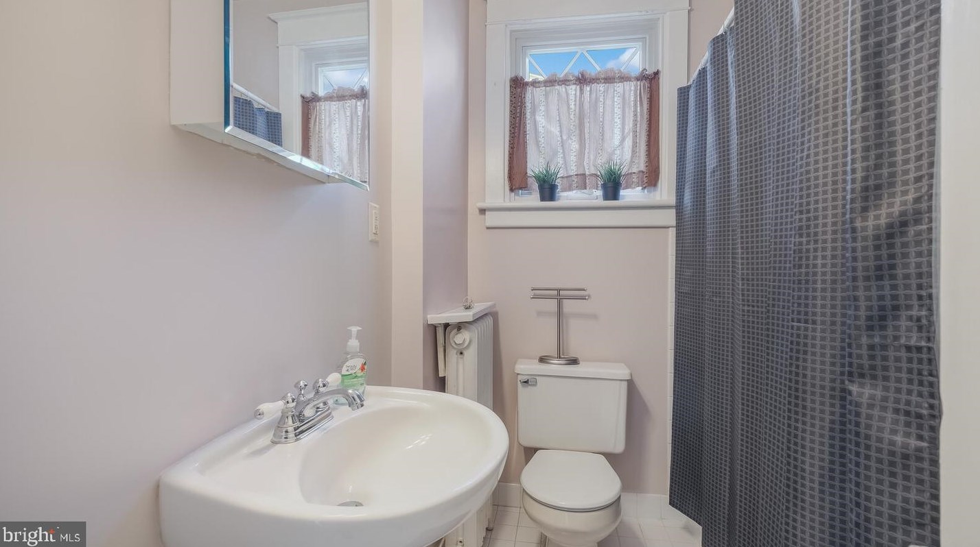 227 Cliveden Ave, Ardsley PA 19038-3509 exterior