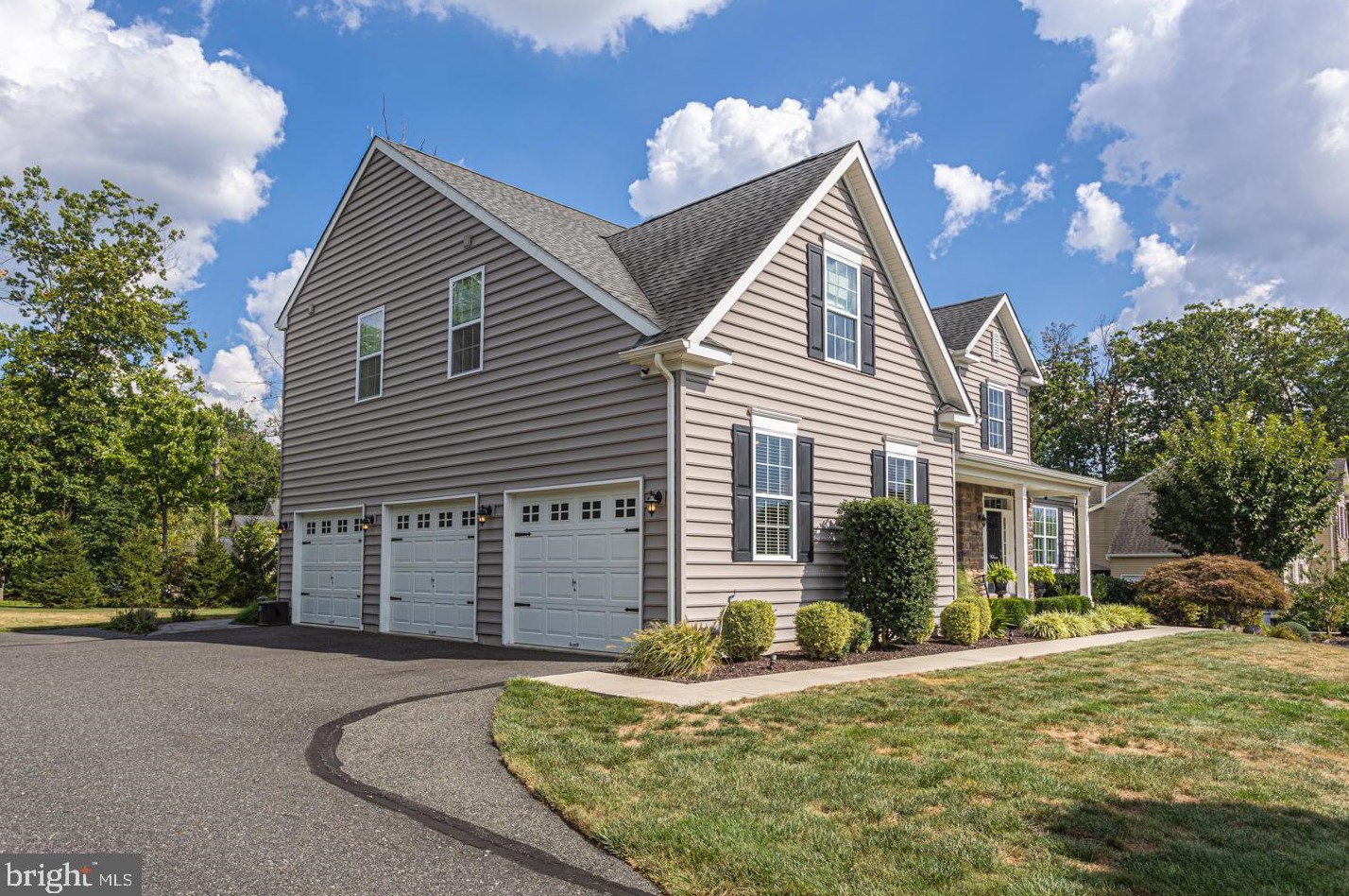 5928 Woodridge Dr, Green Lane, PA 18054-2285