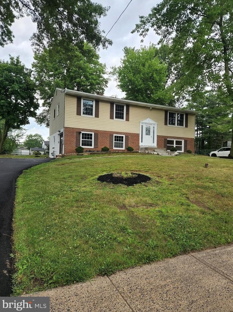 211 Hancock Rd, North Wales, PA 19454